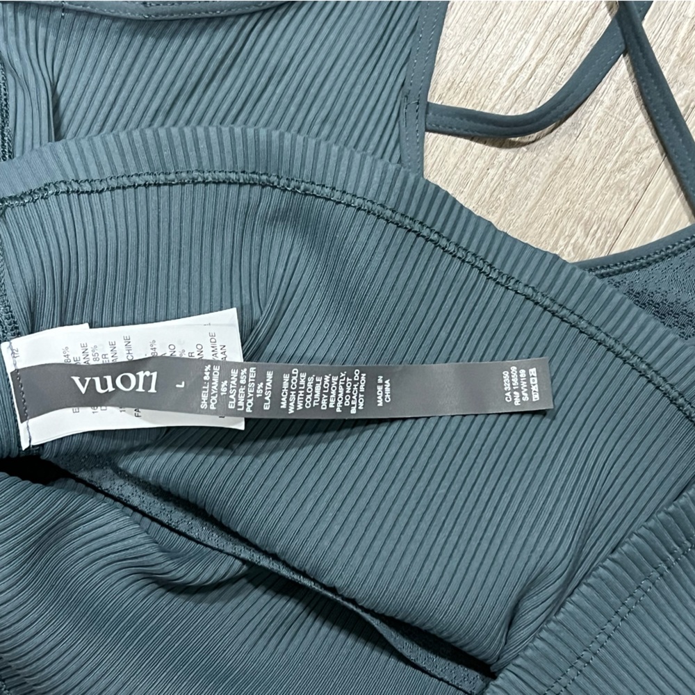 NEW Vuori Rib Crop Tank / Stone size Large - Picture 6 of 6